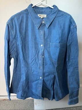 Madewell Women's Denim Button-Down Shirt in Medium Blue